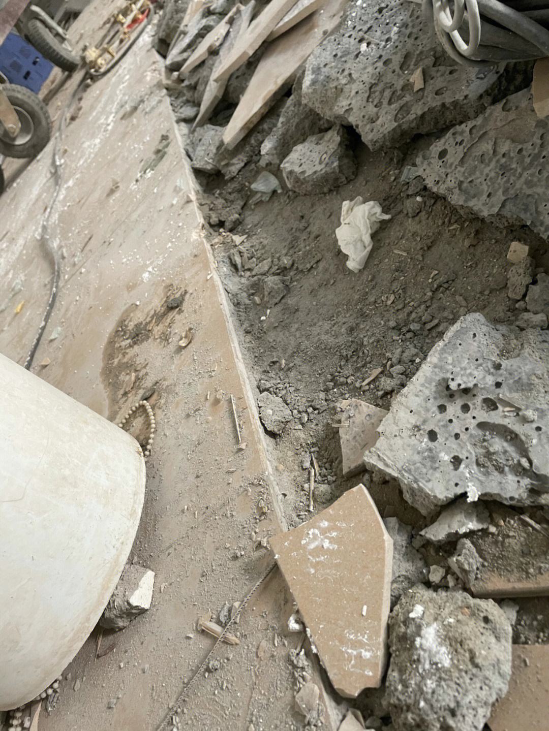 墙砖烂了一小块怎么办呢(墙壁瓷砖烂了一小块怎么办) 墙砖烂了一小块怎么办呢(墙壁瓷砖烂了一小块怎么办)